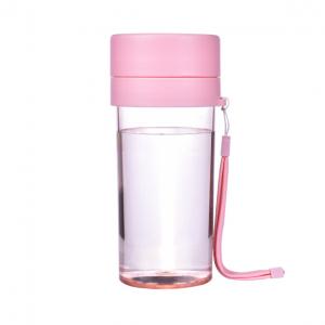 塑料杯子防漏 學(xué)生水杯帶茶隔 運動水杯trian材質(zhì) 隨身杯帶提繩360ml